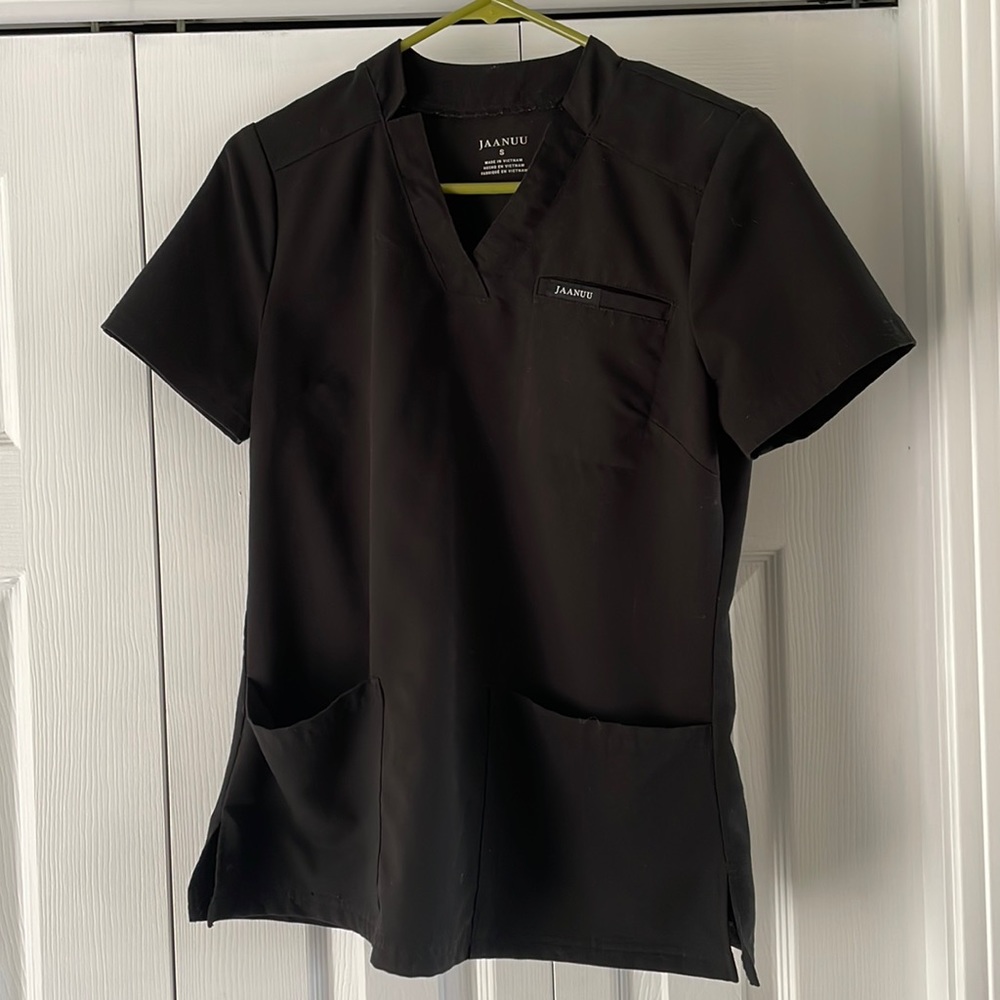Jaanuu Scrub Set